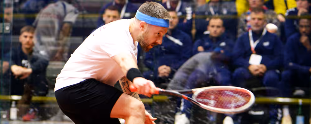 Very, very few injuries ocur in professional squash and the same is true for amateurs.